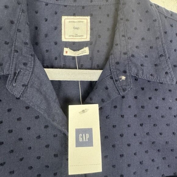 Gap Woman’s fitted boyfriend Button Up shirt Blue Textured Polka Dot Size Medium - Picture 3 of 6